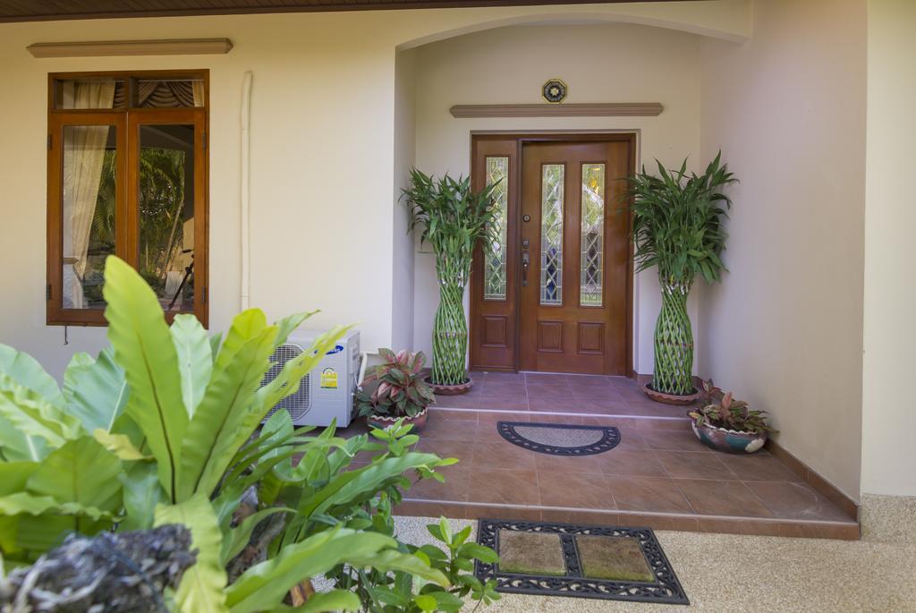 Relaxing Palm Pool Villa And Tropical Garden Bang Lamung Exterior photo