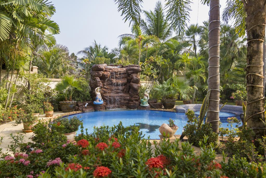 Relaxing Palm Pool Villa And Tropical Garden Bang Lamung Exterior photo