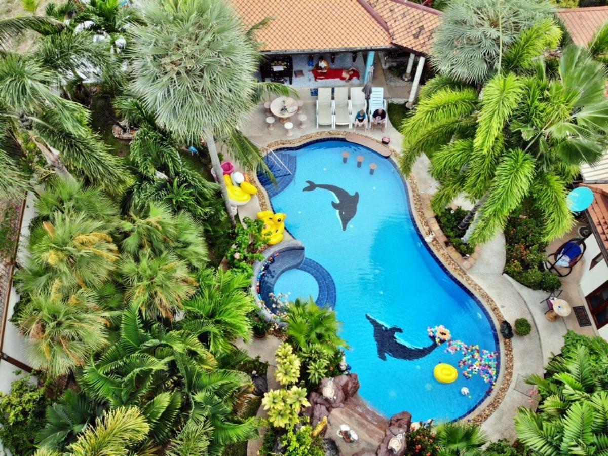 Relaxing Palm Pool Villa And Tropical Garden Bang Lamung Exterior photo